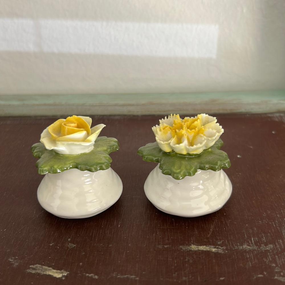 miniature flower S&P shakers
